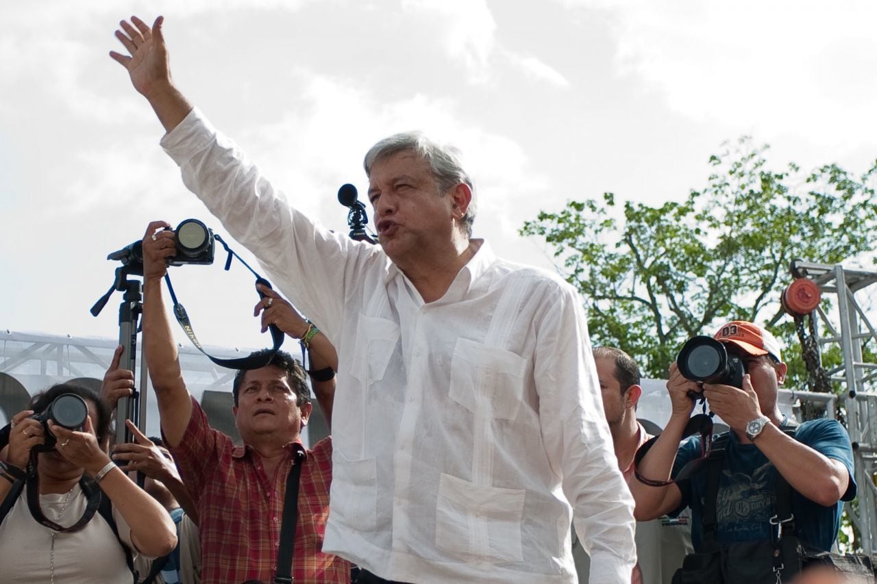 AMLO de gira en 2011