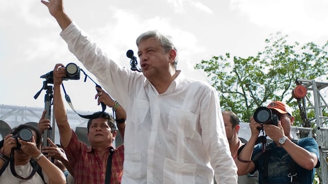 AMLO de gira en 2011