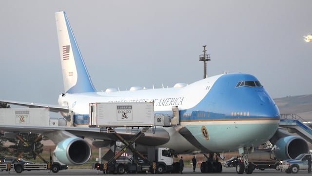 Trump fue sacado en un contenedor de comida de Turquía por amenaza de Irán y se ha cuestionado la seguridad del nuevo avión presidencial.