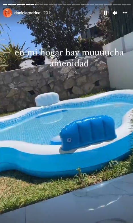 Daniela Rodrice hace "albercada" en su casa.