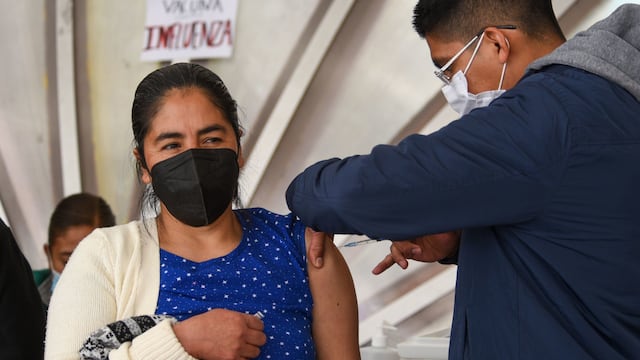 Campaña de vacunación contra Covid-19 e influenza en México