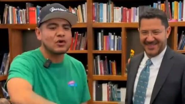 Así le rapeó Aczino a Martí Batres