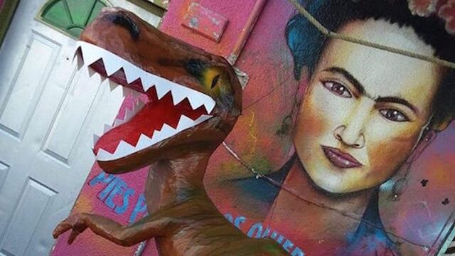 Piñata del “cállese viejo lesbiano”