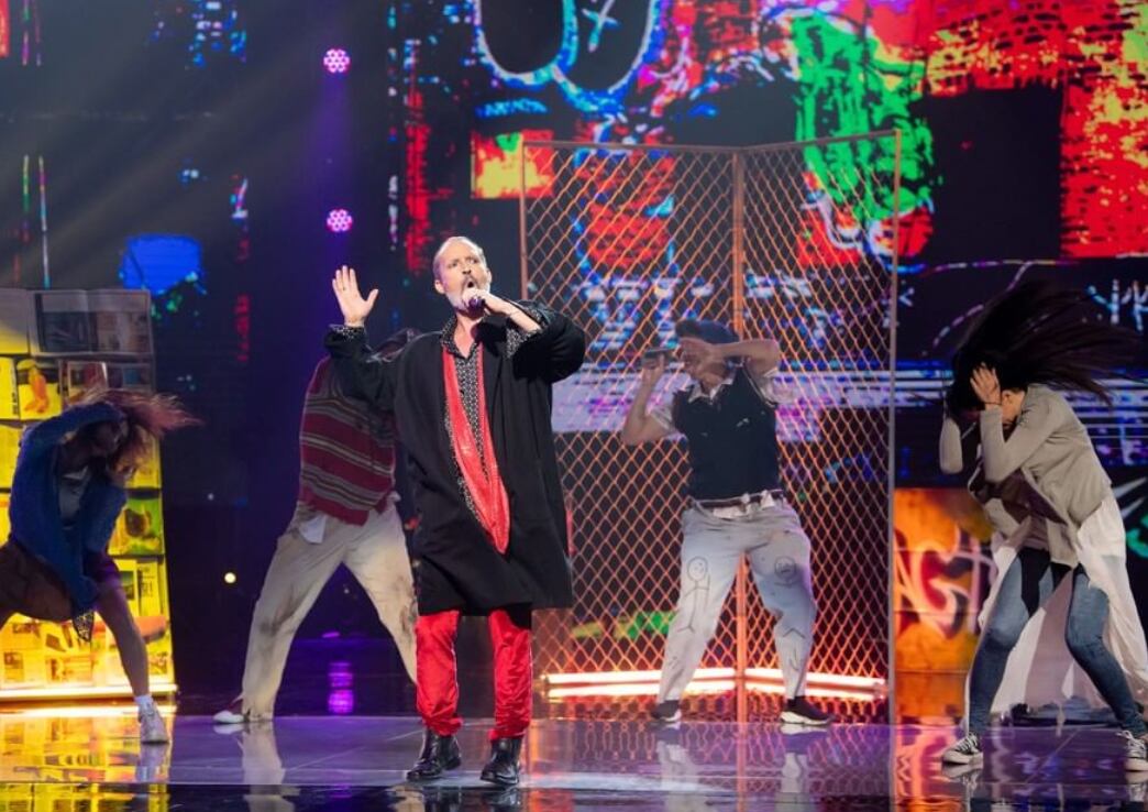 Paulo Rojas como Miguel Bosé, El Retador 2022
