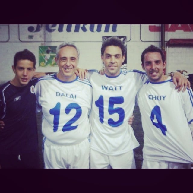 Albert Agnesi con su papá y sus hermanos.