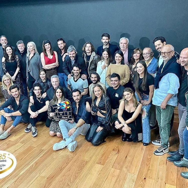Elenco y staff de la nueva telenovela "Pienso en ti"