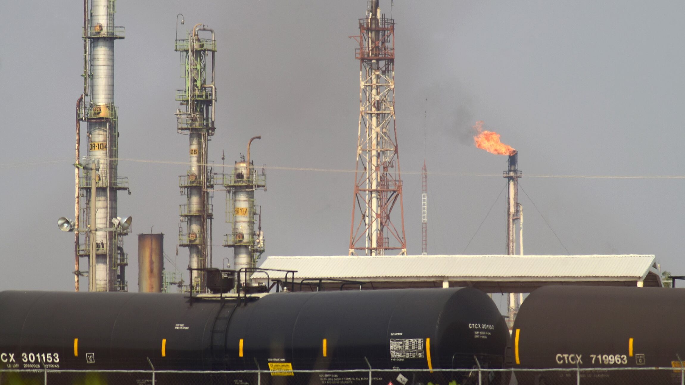Precio del petróleo se dispara por guerra entre Rusia y Ucrania