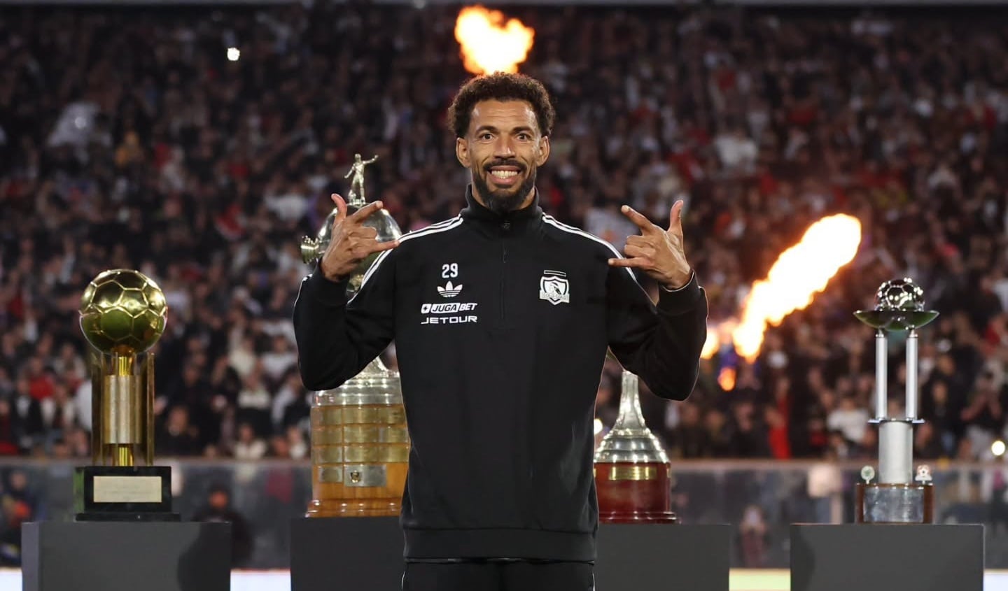 Así fue la emotiva presentación oficial de Vozinha con Colo-Colo
