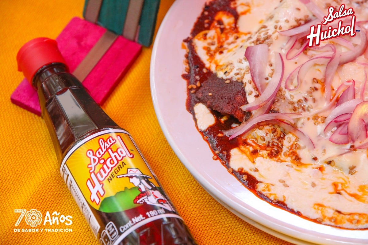 Salsa Huichol y un plato típico