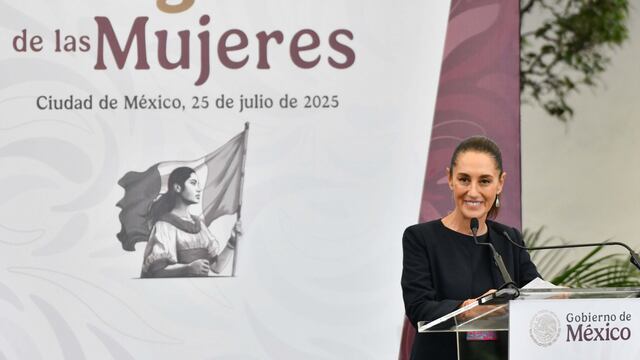Claudia Sheinbaum, presidenta de México, durante su intervención en el encuentro nacional y presentación del programa "Abogadas de las mujeres"