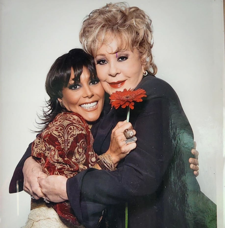 Alejandra Guzmán comparte tierna foto a lado de su madre Silvia Pinal para conmemorar su cumpleaños