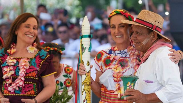 Claudia Sheinbaum Pardo, Presidenta de México, y Rocío Nahle García, gobernadora de Veracruz, durante las asambleas comunitarias del Fondo de Aportaciones para la Infraestructura Social a Pueblos Indígenas y Afromexicanos