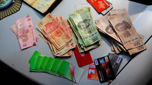 Clonación de tarjetas bancarias. Detenidos.