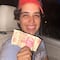 FOTO: Gana su primer sueldo como mecánico y le invita unos esquites a su novia