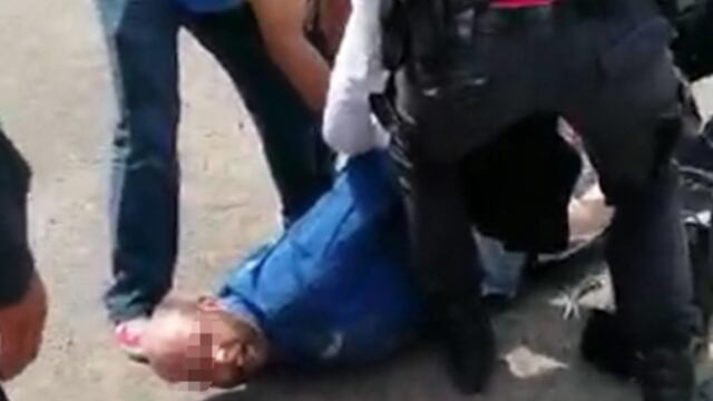 Cliente de restaurante en Jalisco enloquece.