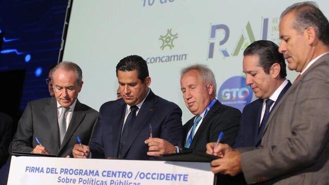 Los mandatarios firmaron una carta intención para colaborar con la fundación Konrad Adenauer.