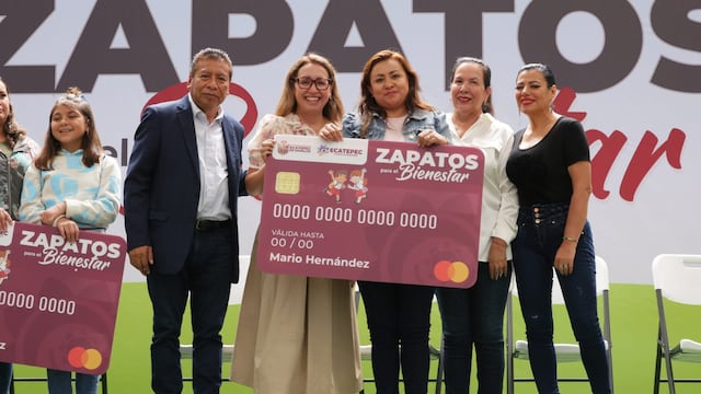 Azucena Cisneros entrega apoyos del programa "Zapatos para el Bienestar".