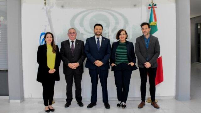 Salvador Percastre-Mendizábal con representantes de Euskadi en México