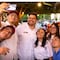 Manuel Cota, candidato a diputado federal, visita la colonia Indeco con el respaldo de los jóvenes