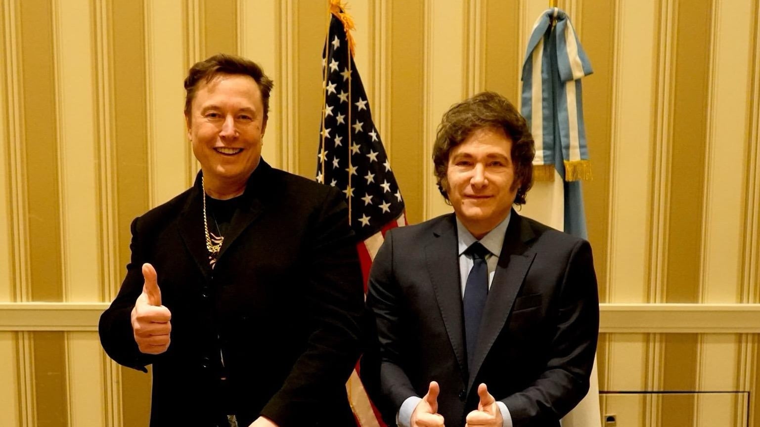 El extraño regalo que le hizo Javier Milei a Elon Musk por los recortes en el gasto de Estados Unidos