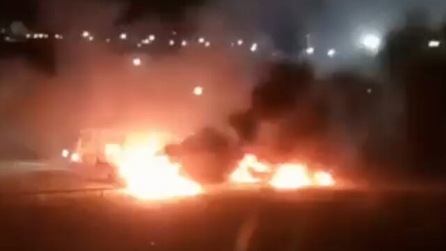 Aficionados incendian autos de jugadores