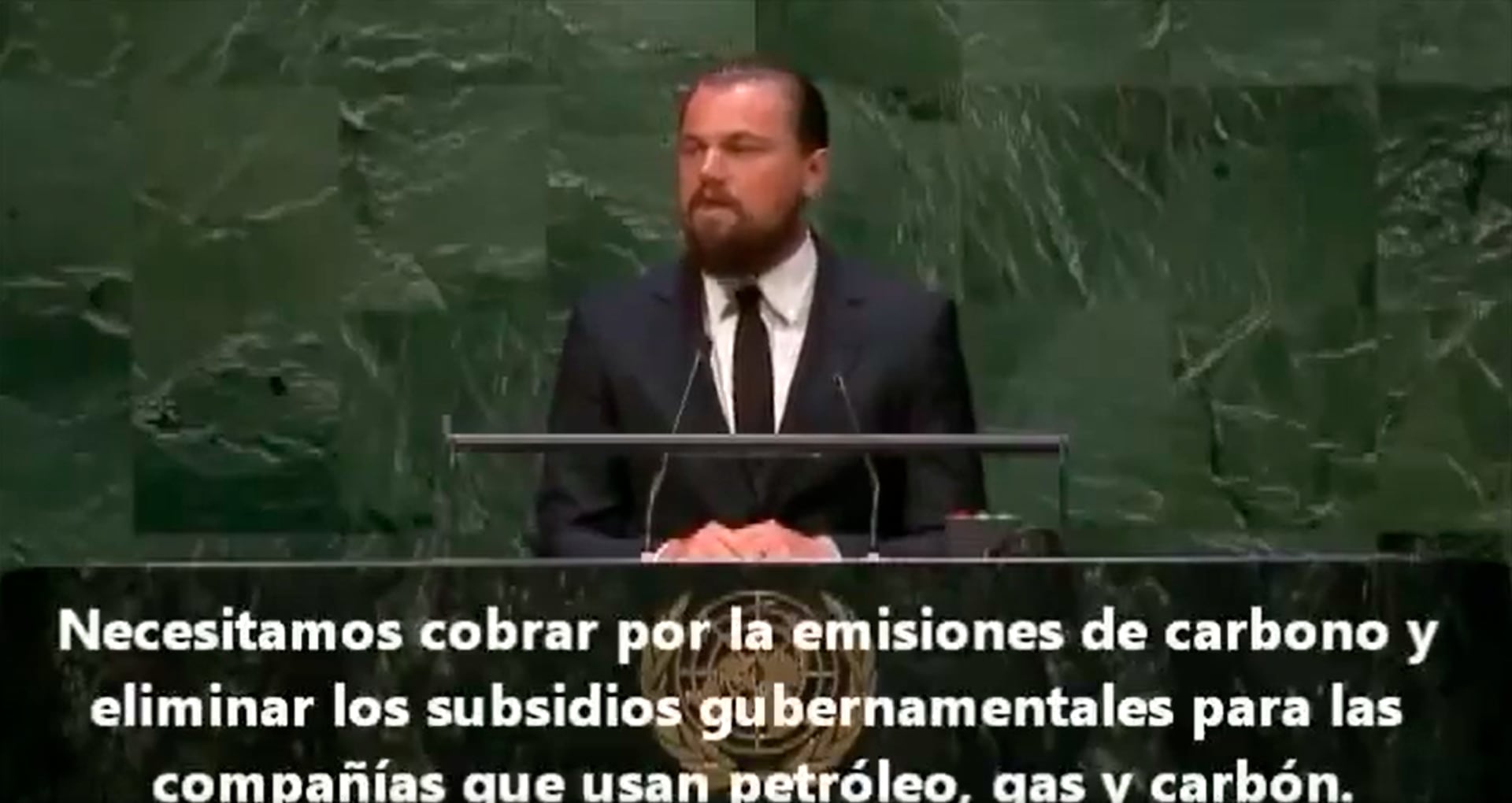 Captura de video del discurso de Leonardo DiCaprio en la asamblea de la ONU en 2015 por el cambio climático