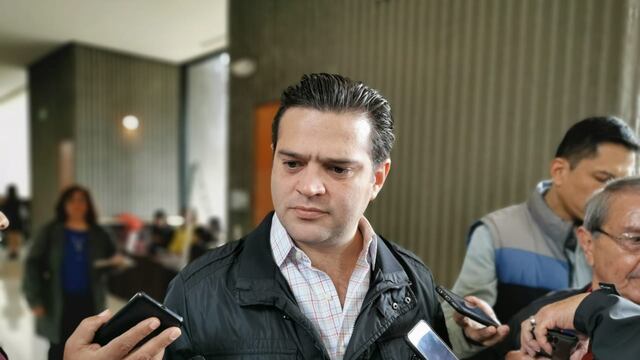 El diputado Francisco Cienfuegos utilizó un evento que organizó el municipio de Monterrey en colonias populares, para promocionarse.