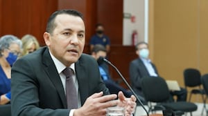 Dámaso Castro pide licencia a la Vicefiscalía de Sinaloa