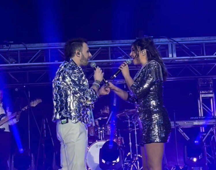Daniela Luján y Martín Ricca en el tour 2000s X Siempre