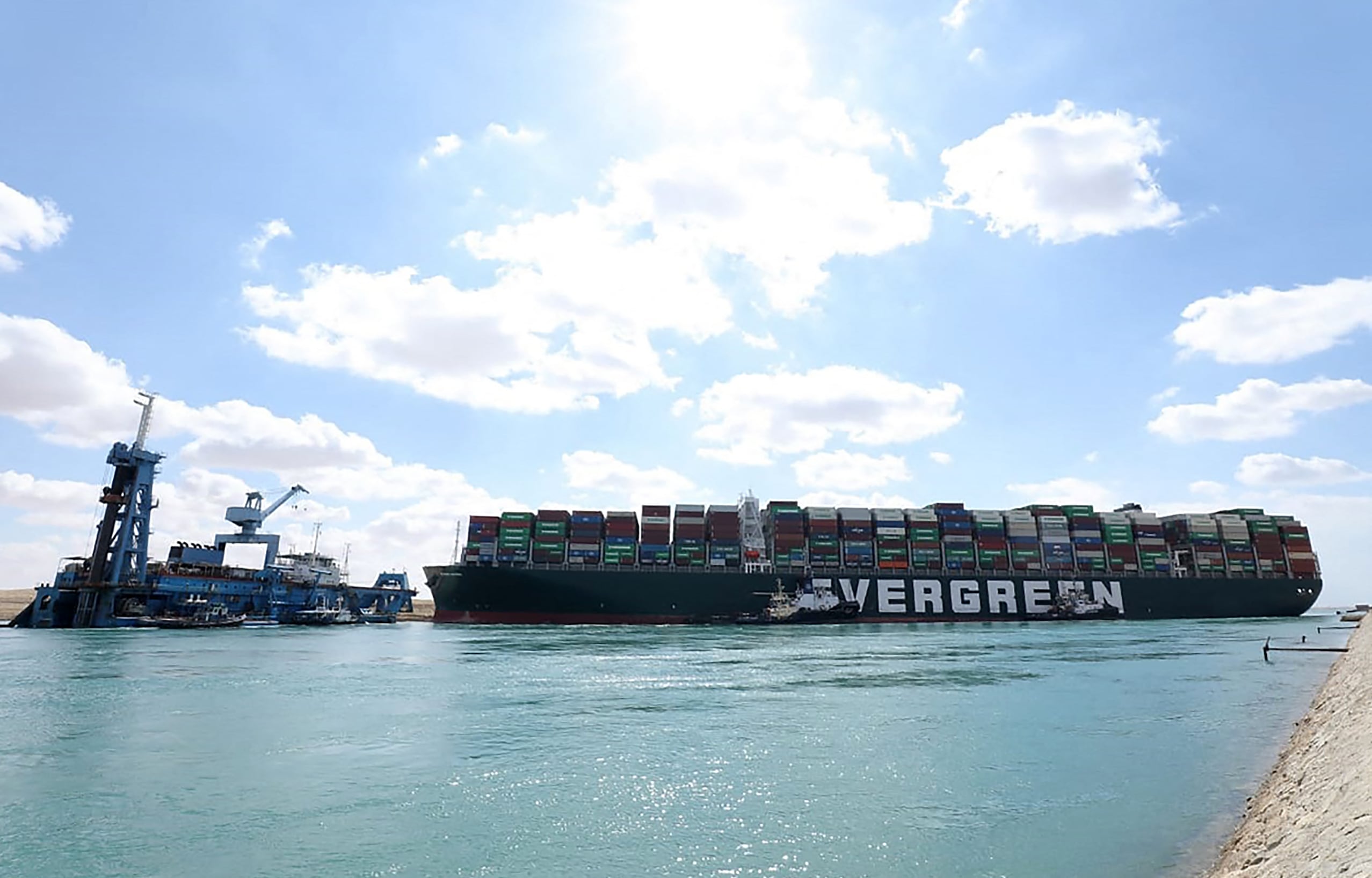Ever Given encallado en el Canal de Suez