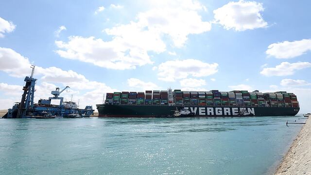 Ever Given encallado en el Canal de Suez