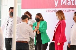 Evelyn Salgado entrega equipo y suministro de materiales