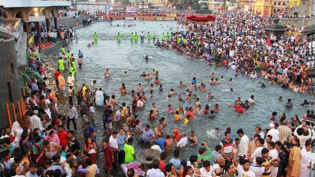 Mueren 27 personas tras estampida en la India (VIDEO)