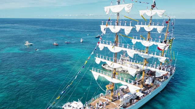 Arriba a Cozumel el Buque Escuela "Cuauhtémoc".
