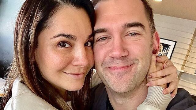 Martha Higareda y Lewis Howes se mudan juntos