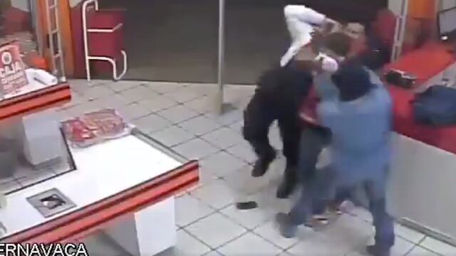 Los ladrones sometieron al oficial de vialidad.