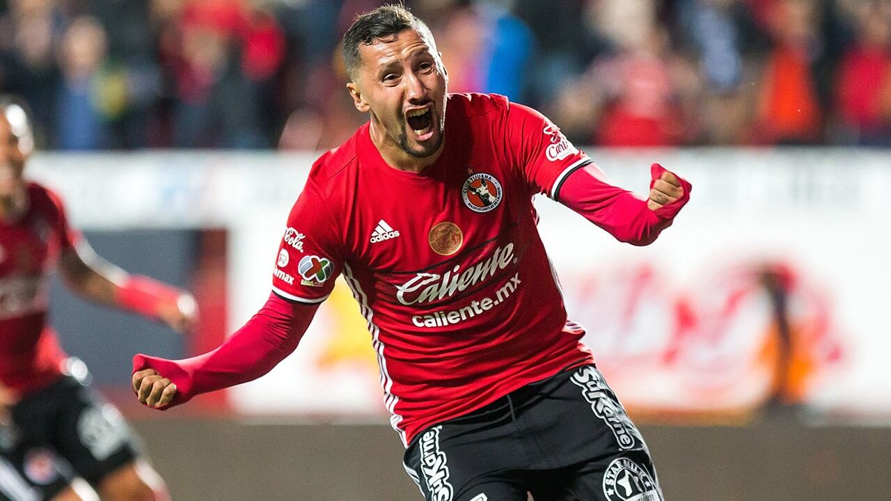 Yasser Corona celebra un gol.