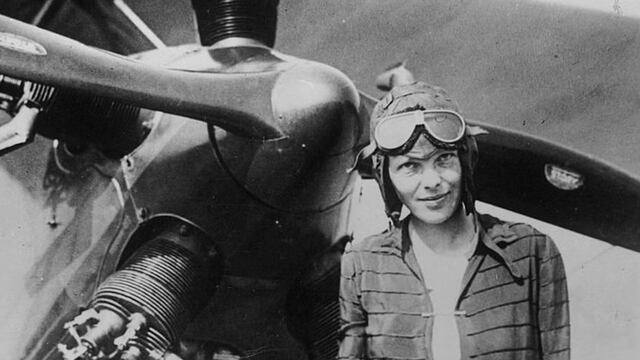 Amelia Earhart, piloto mujer.