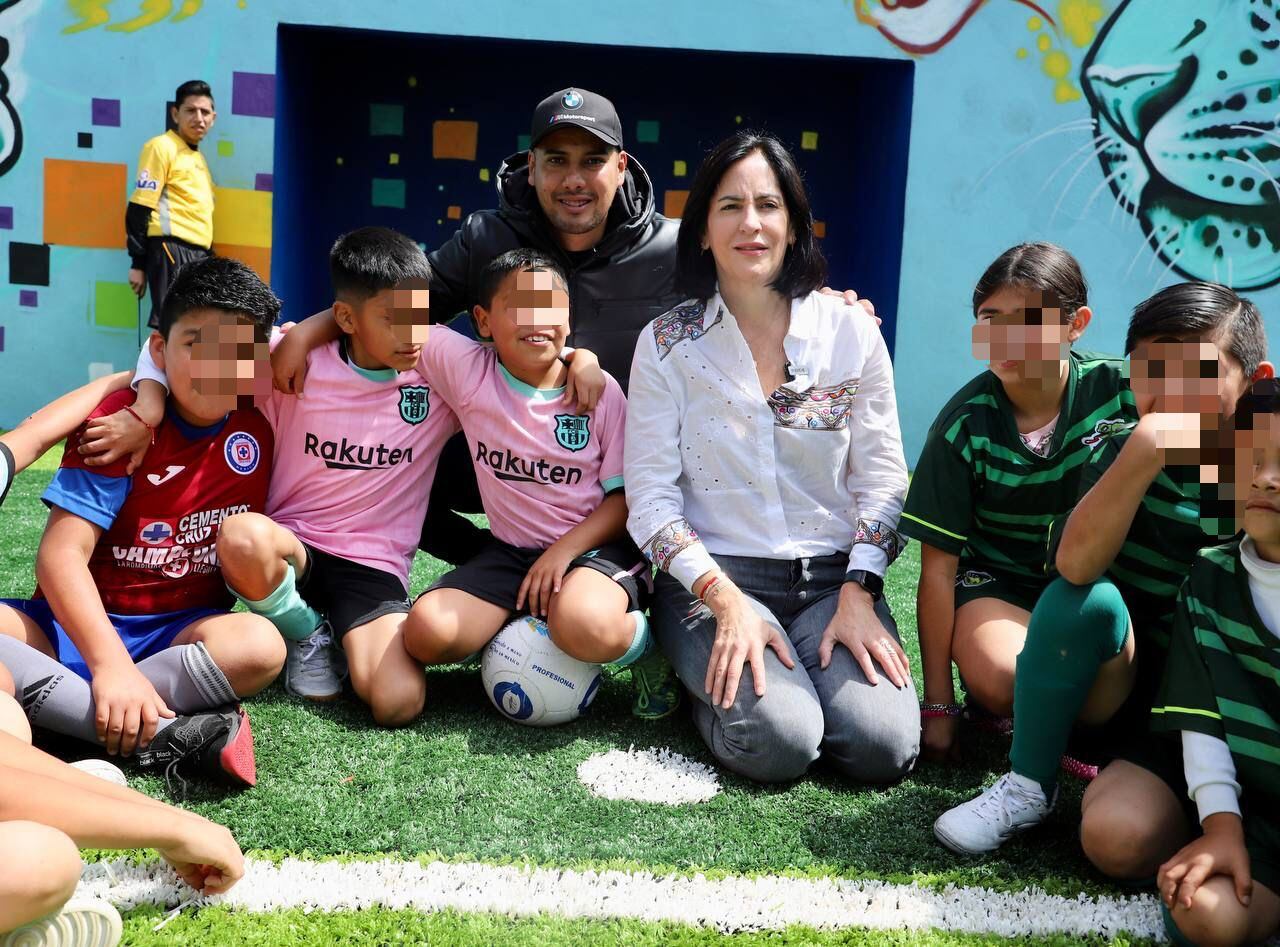 Lía Limón, alcaldesa de AO, inaugura cancha de futbol rápido