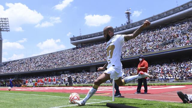 Dani Alves con los Pumas