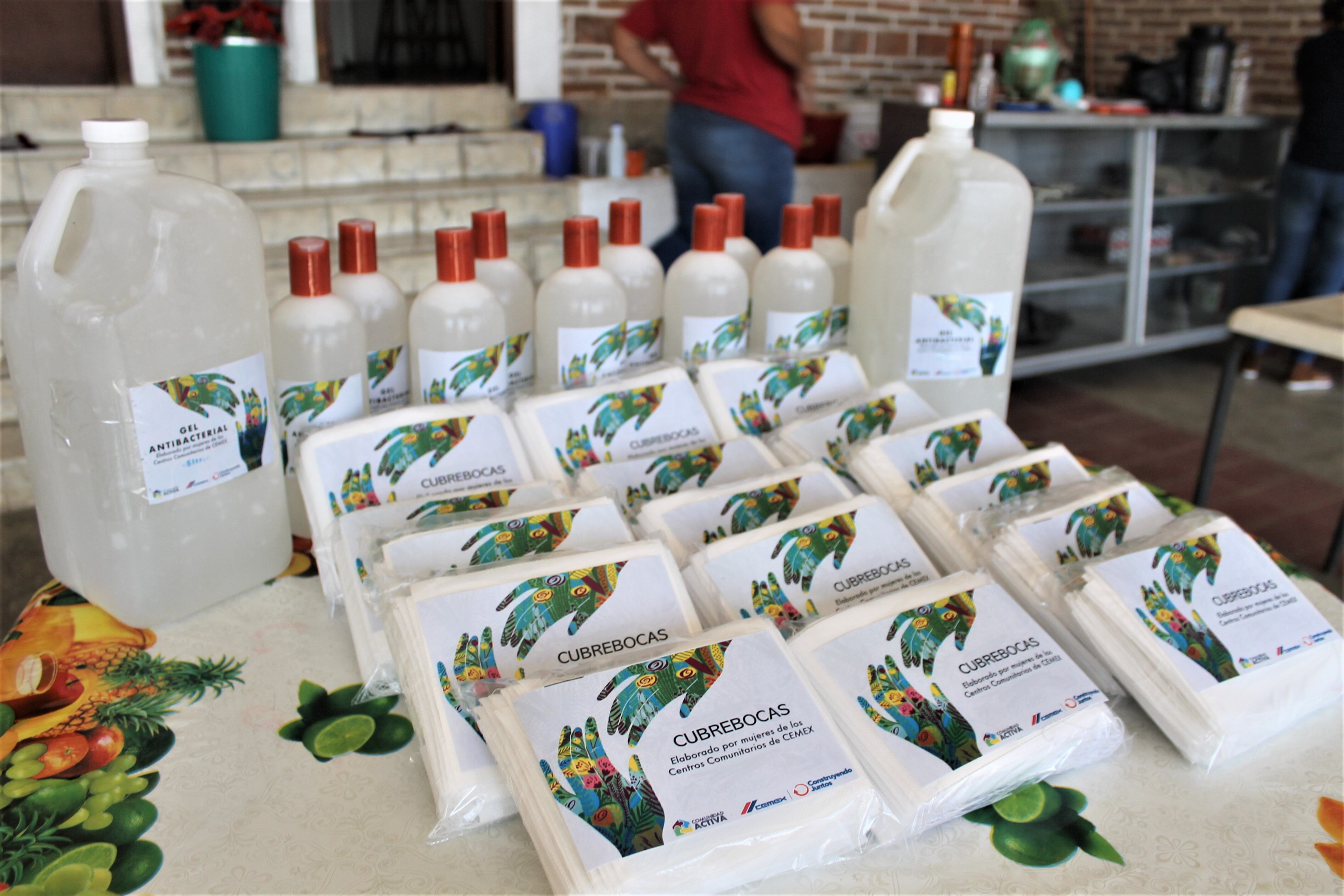 Gel antibacterial y cubrebocas