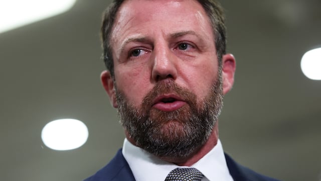 ¿Quién es Markwayne Mullin?