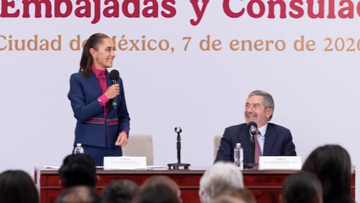 Claudia Sheinbaum sostiene reunión con embajadores y la SRE rumbo a la política exterior de 2026