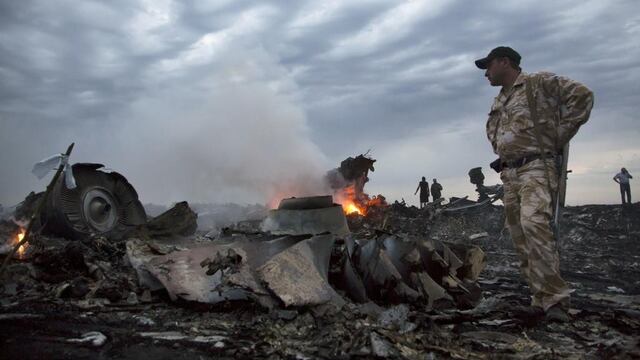 (@CBSEveningNews) Restos del avión siniestrado