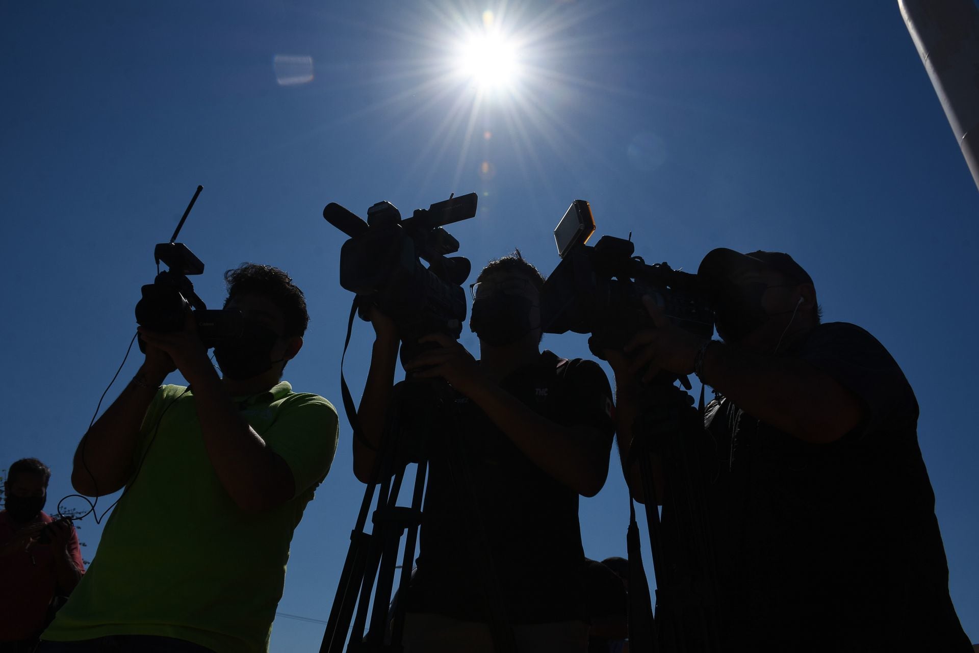 ¿Cuánto debe ganar un reportero al mes?