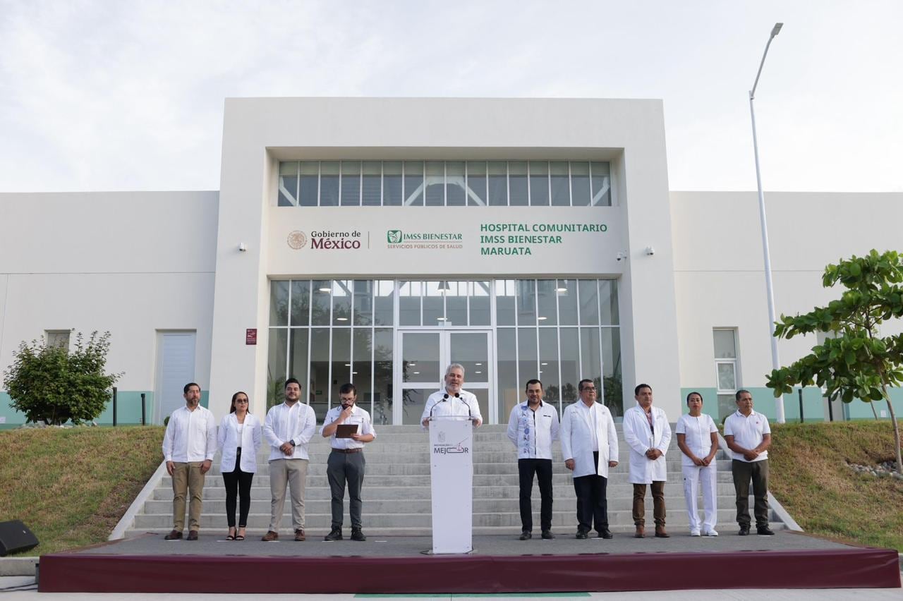 Alfredo Ramírez Bedolla inaugura hospital comunitario en Aquila, Michoacán.