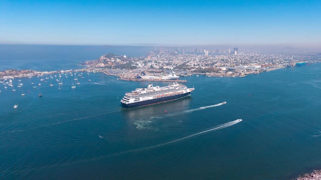 Royal Princess arriba a Mazatlán y refuerza el turismo de cruceros.