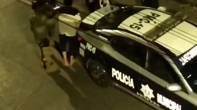 Captura de video, elementos de seguridad agreden a dos jóvenes en Veracruz