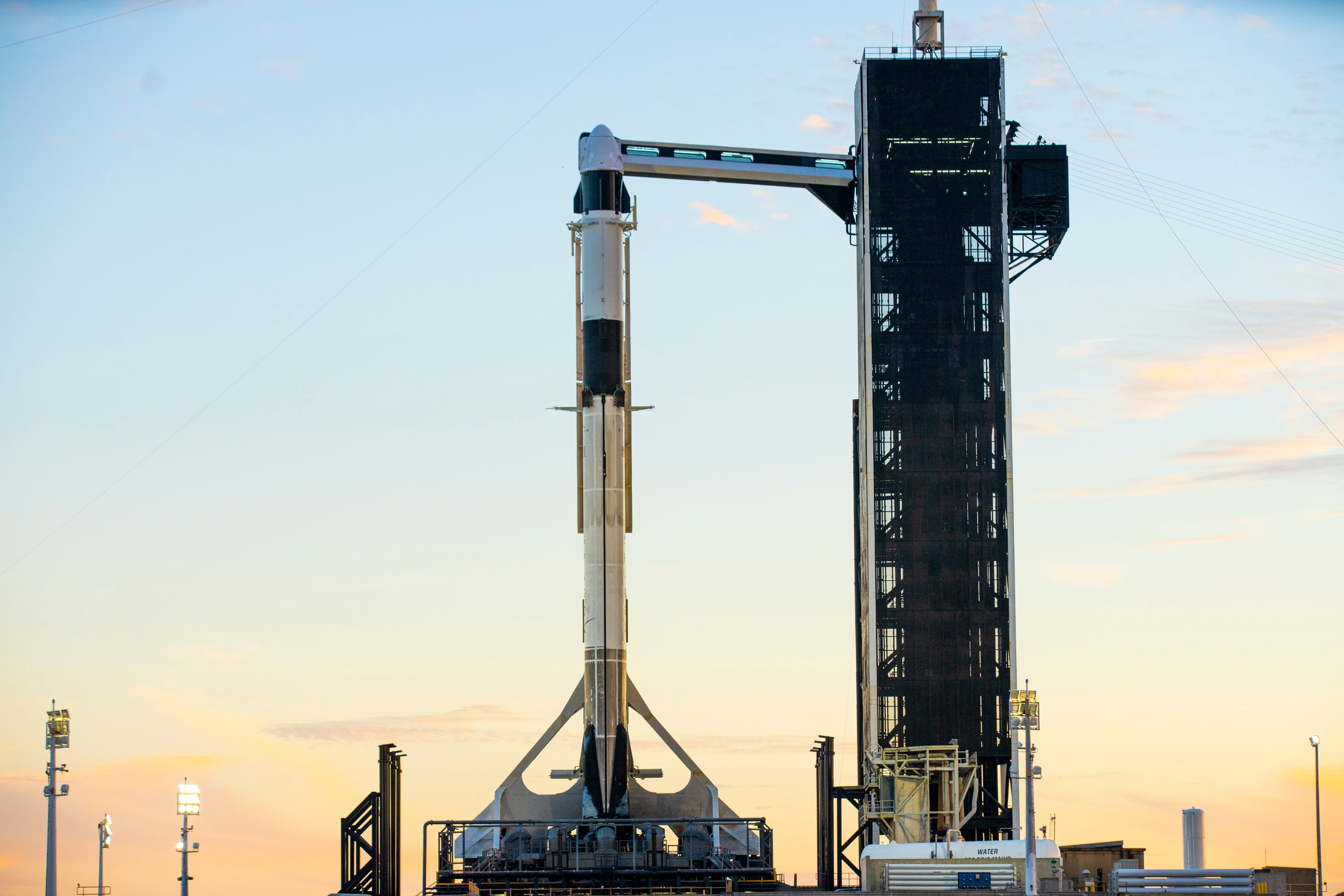 Cohete Falcon 9 con la cápsula Endurace