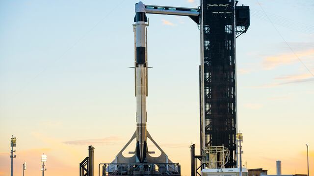 Cohete Falcon 9 con la cápsula Endurace
